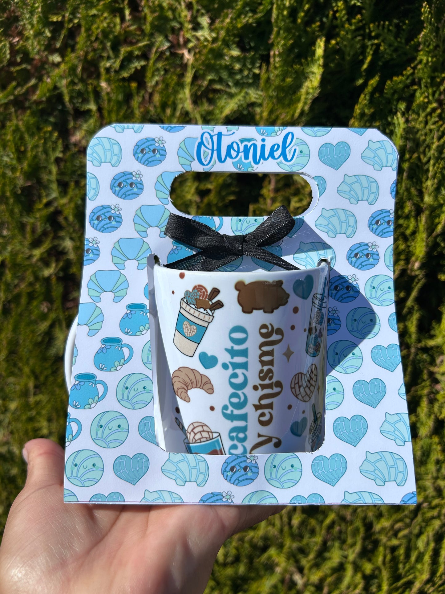 Cafecito y Chisme Mug