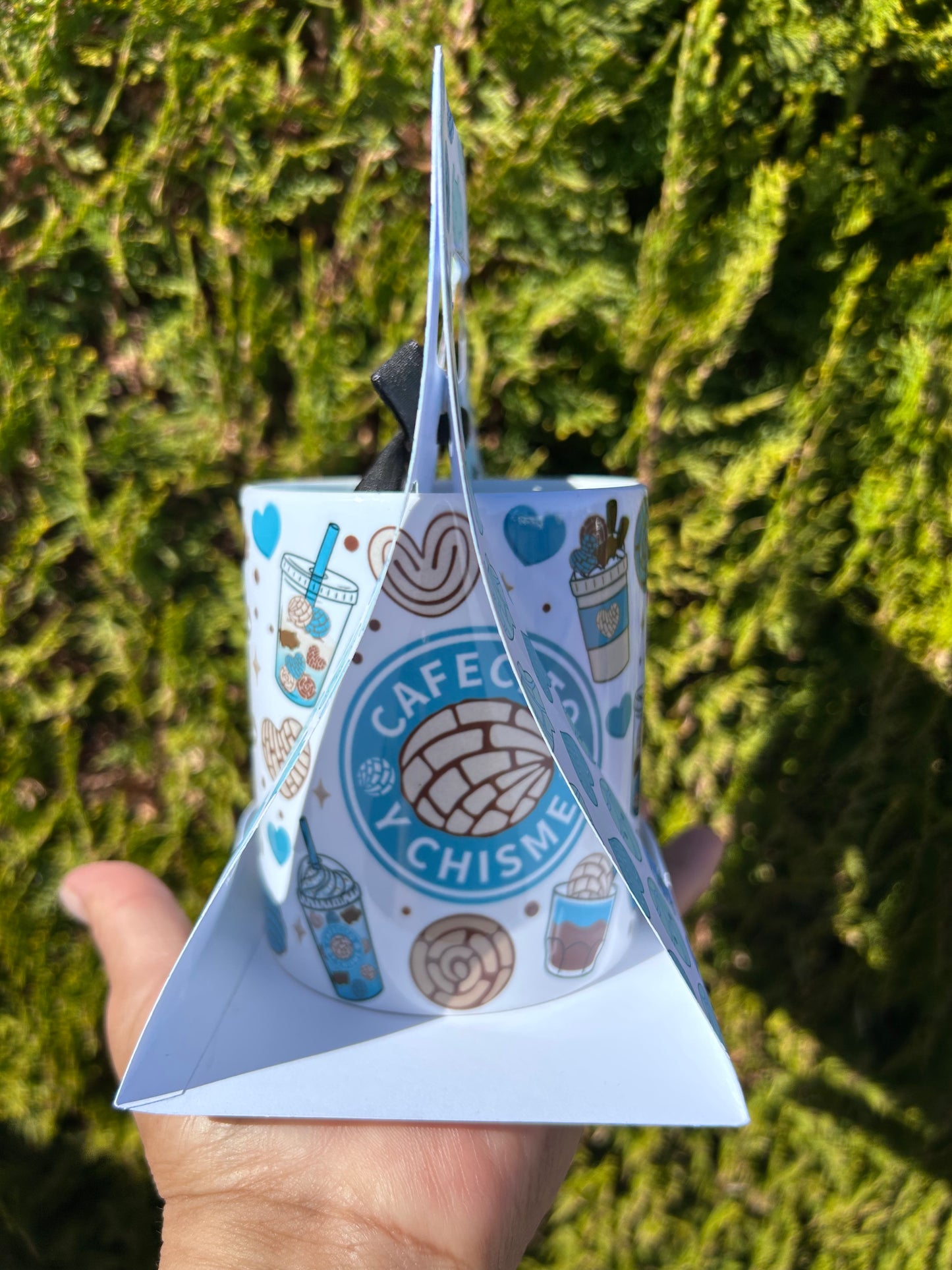 Cafecito y Chisme Mug