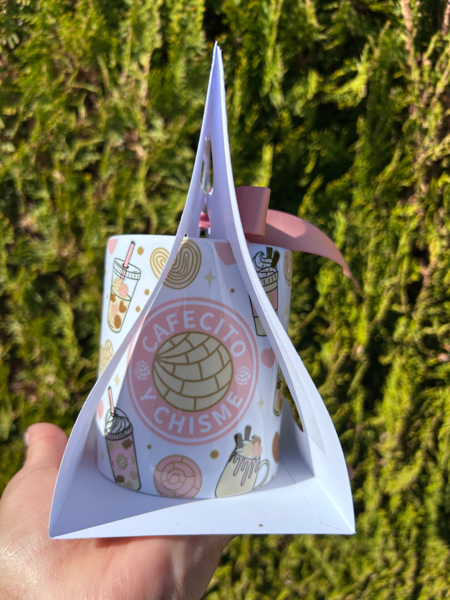 Cafecito y Chisme Mug